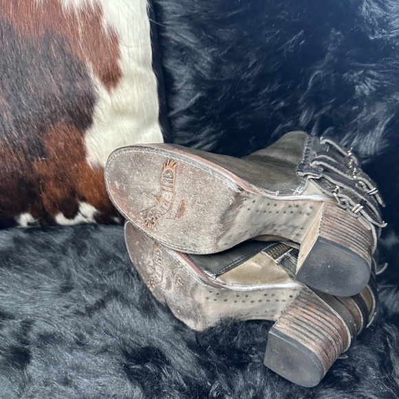 Freebird by Steven Distressed Hermosa Boots - Picture 6 of 6